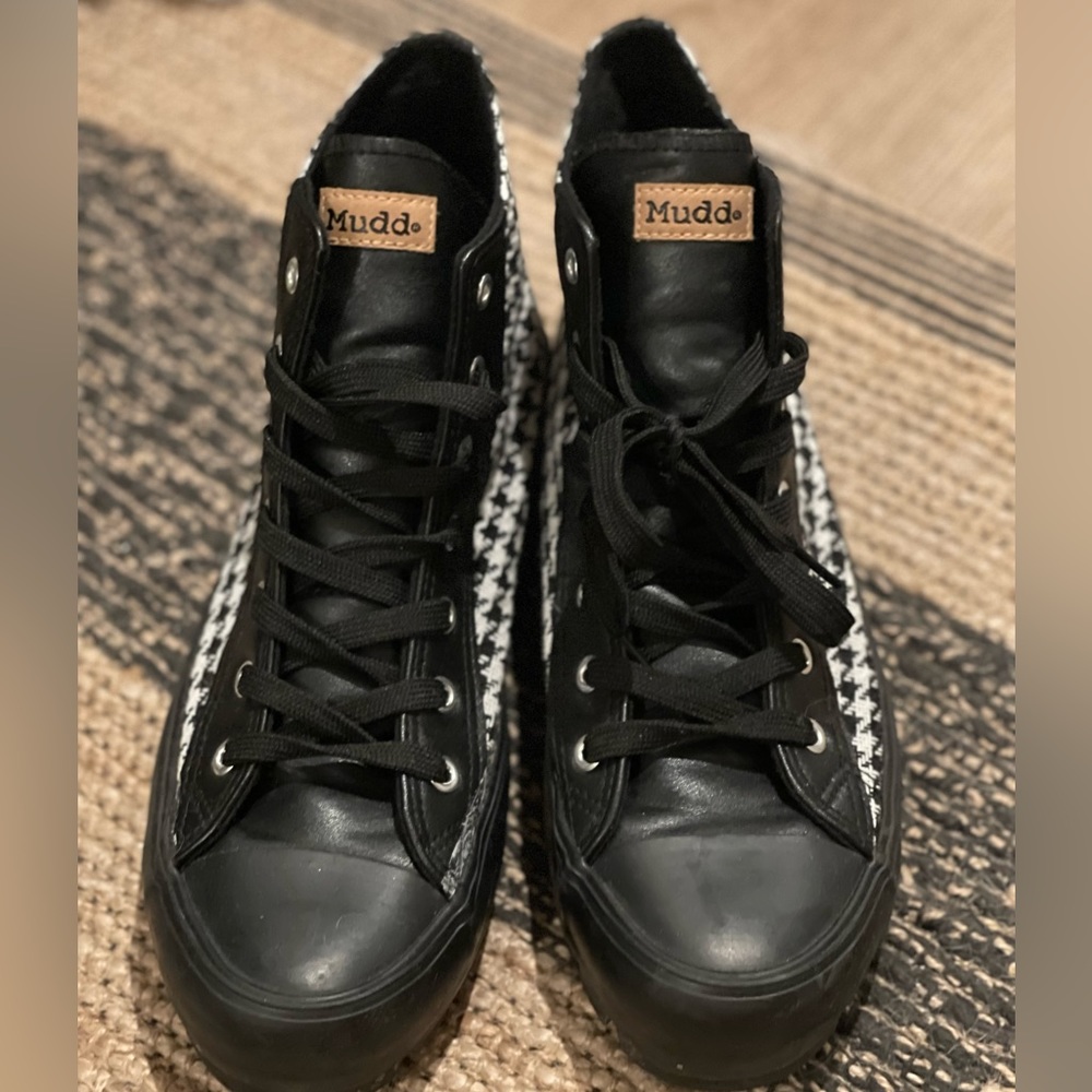 Mudd Women's High Top Sneaker Sz 10